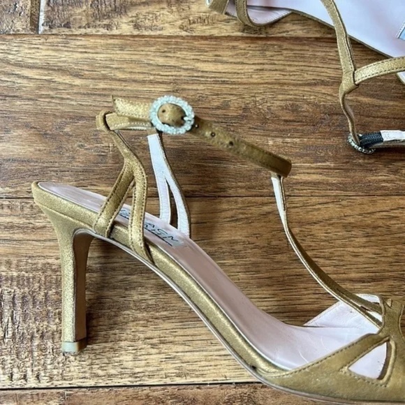 Isaac Mizrahi Gold Metallic Strappy Open Toe Heels Rhinestone Buckle Accent Sz 8 - Picture 3 of 14